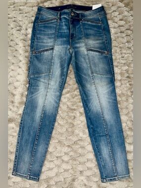 White House Black Market NWT Size 8 Skinny Ankle Mid Rise Studded Zip Jean